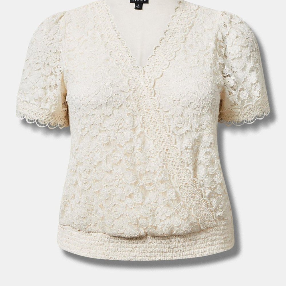 Torrid Stretch Lace Surplice Crop Top sz 1 NWT